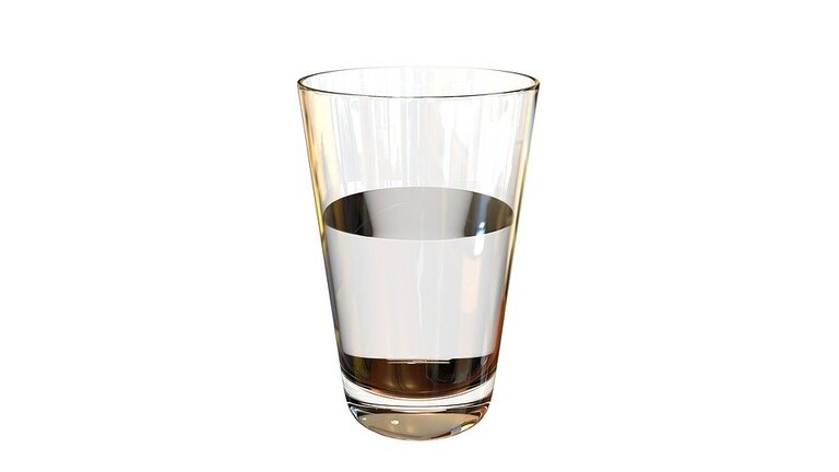 Agua mineral natural