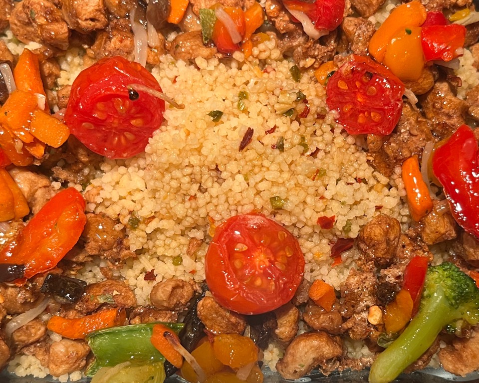 Cous Cous al curry con soja texturizada al airfryer Cous Cous al curry con soja texturizada al airfryer