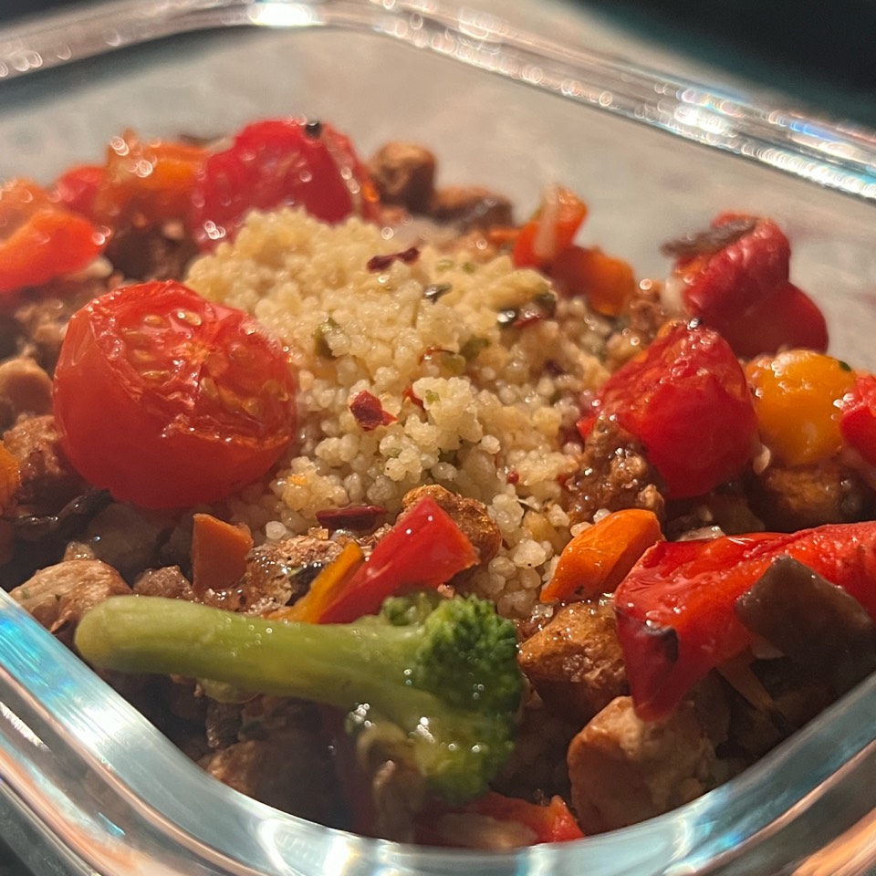 Cous Cous al curry con soja texturizada al airfryer Cous Cous al curry con soja texturizada al airfryer