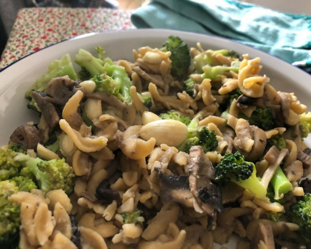 Ensalada de pasta con brócoli Ensalada de pasta con brócoli