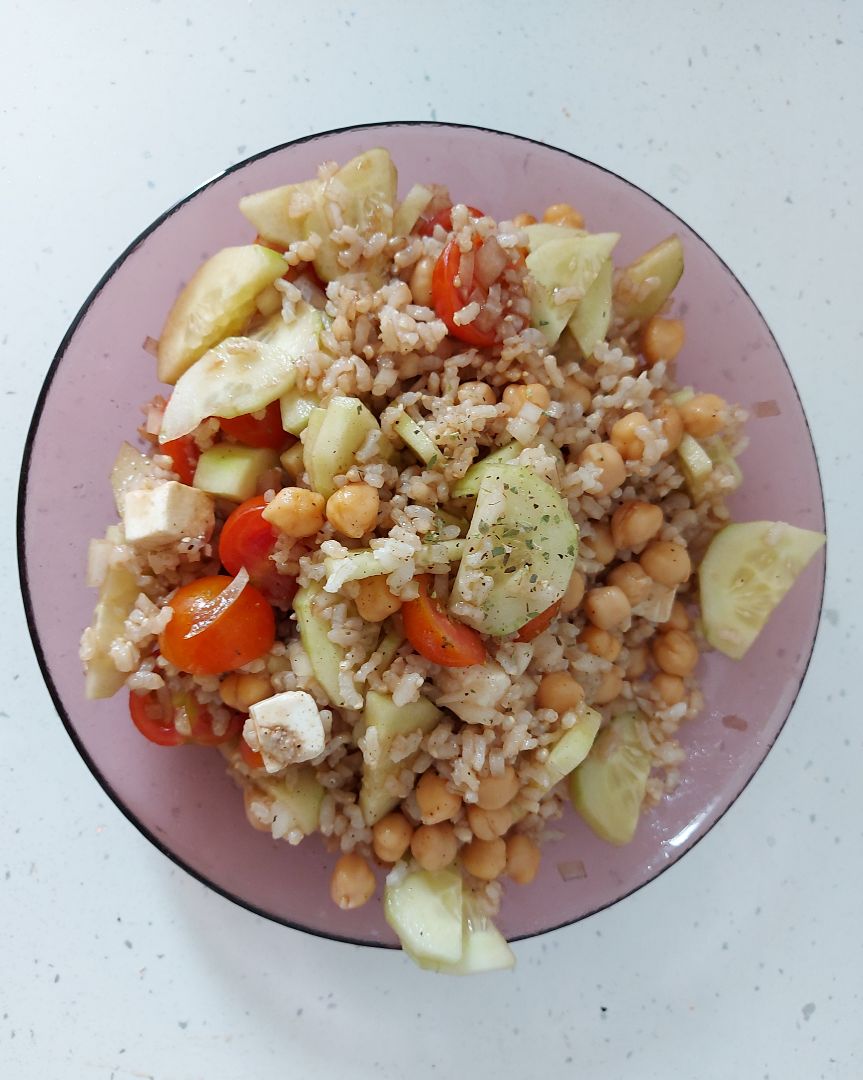 Ensalada de arroz integral y garbanzos Ensalada de arroz integral y garbanzos