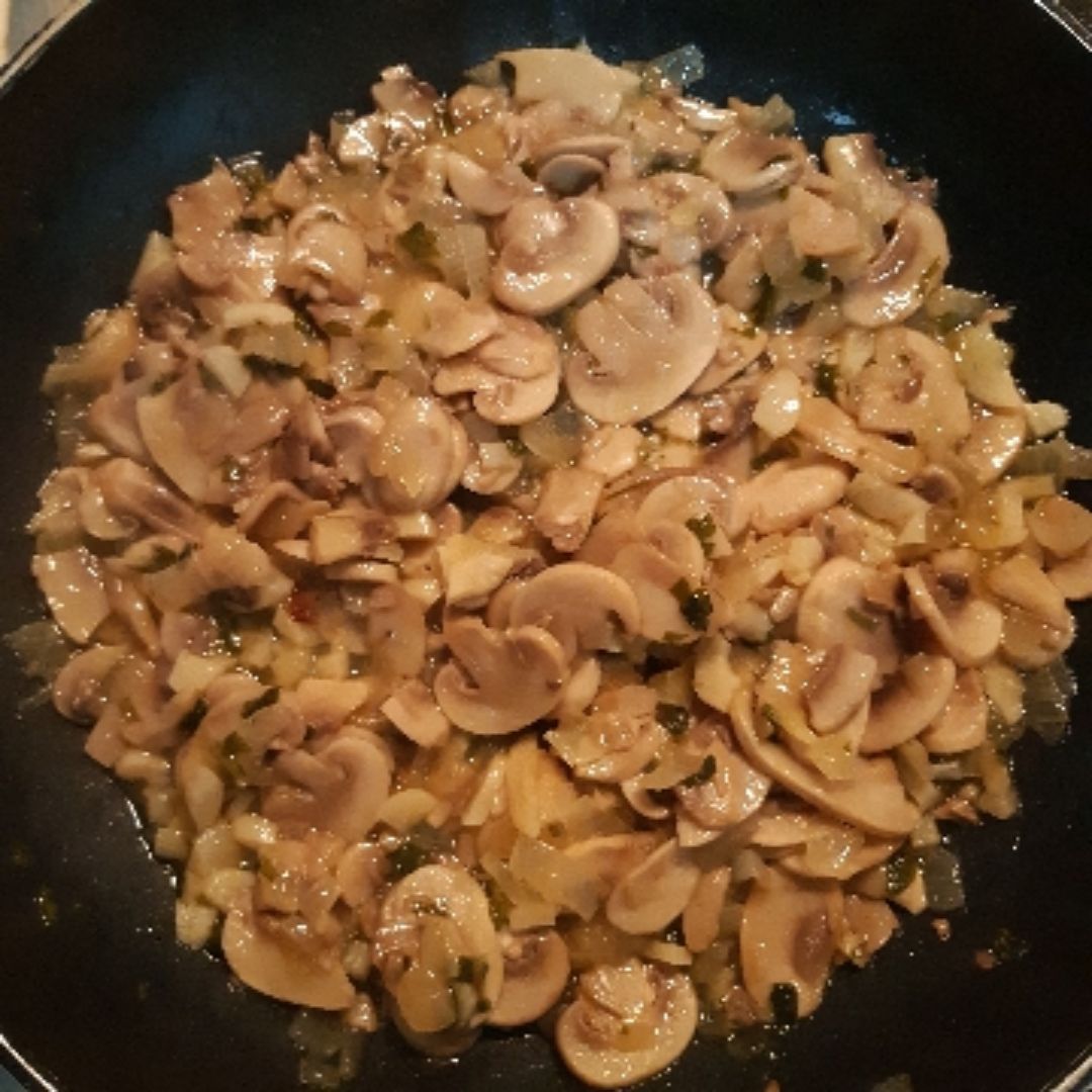 Champiñones al ajillo 