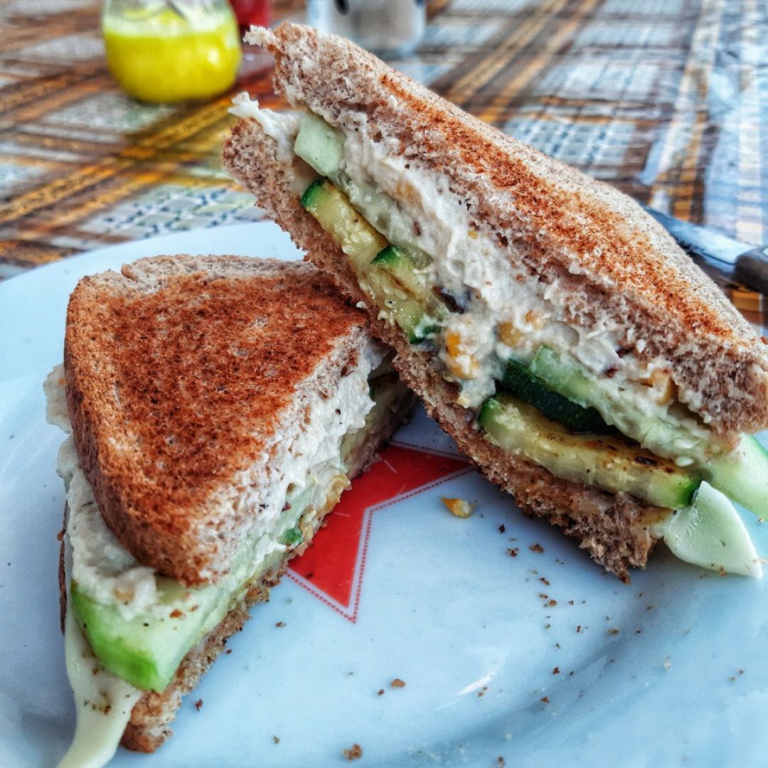 Sandwich vegetal con mutabal Sandwich vegetal con mutabal