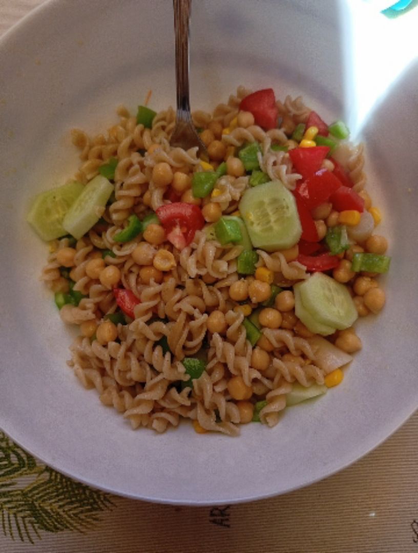 Ensalada de garbanzos con pasta