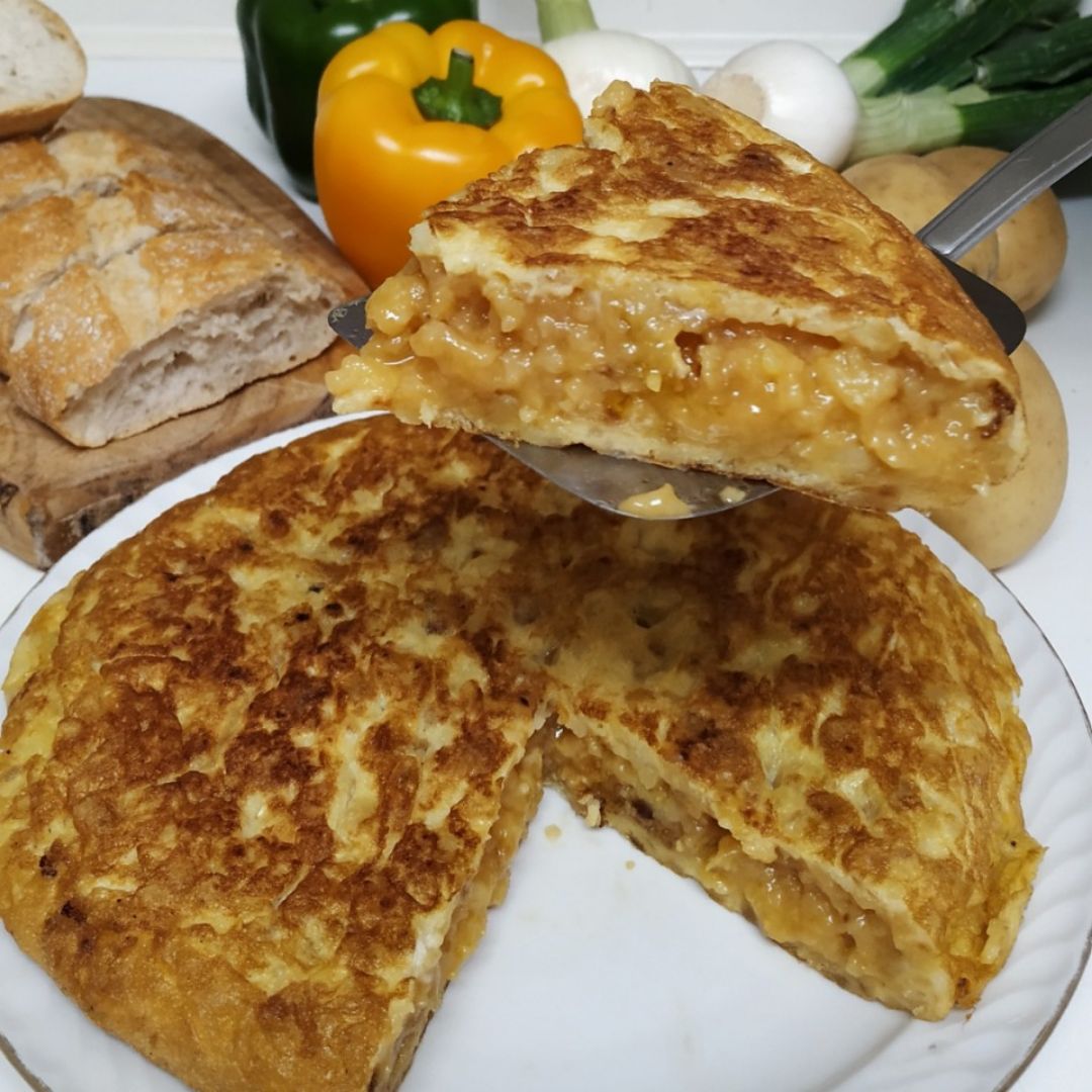 Jugosa tortilla de patata y cebolla Jugosa tortilla de patata y cebolla