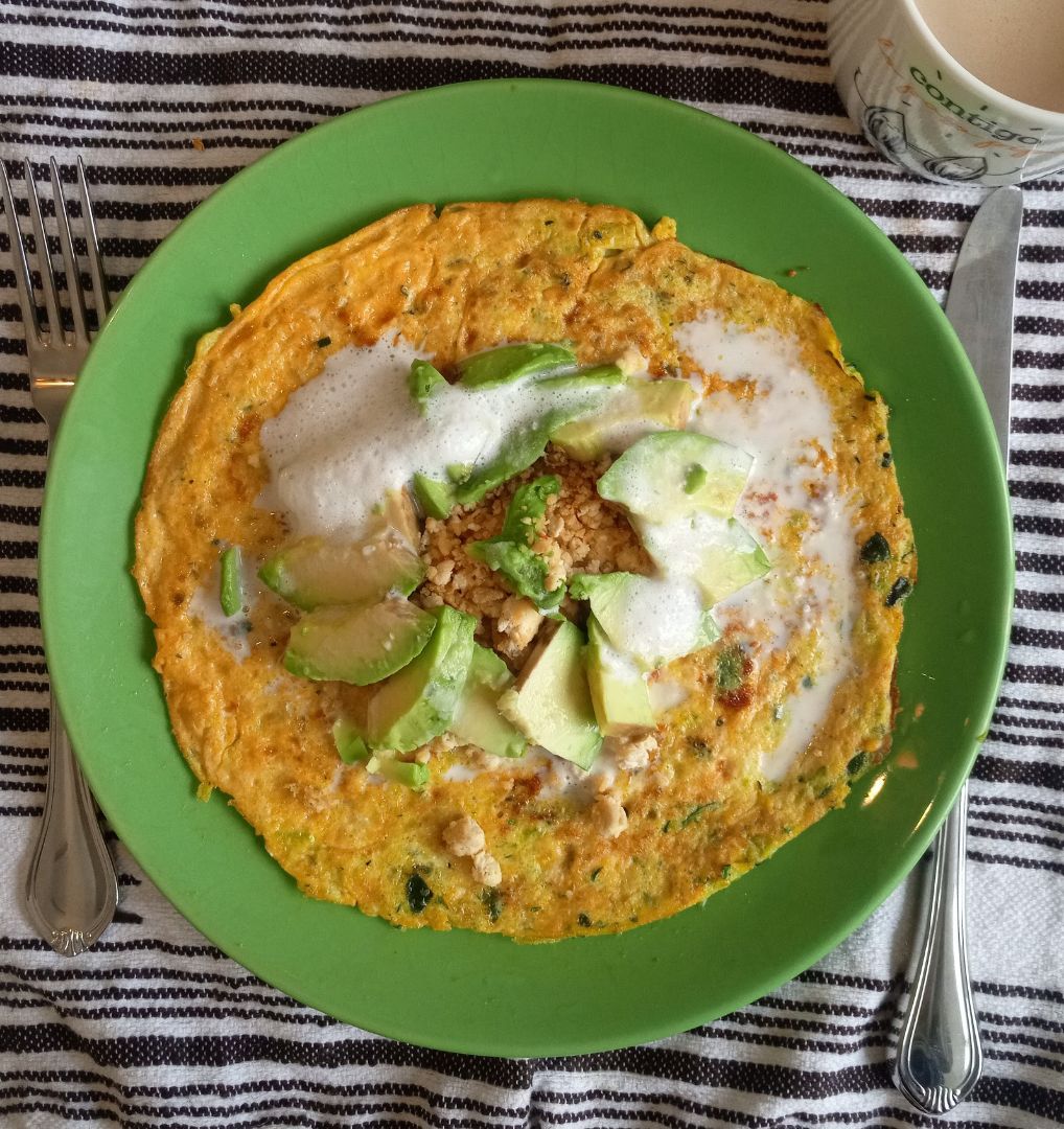 Tortilla de calabacín con tofu y aguacate Tortilla de calabacín con tofu y aguacate
