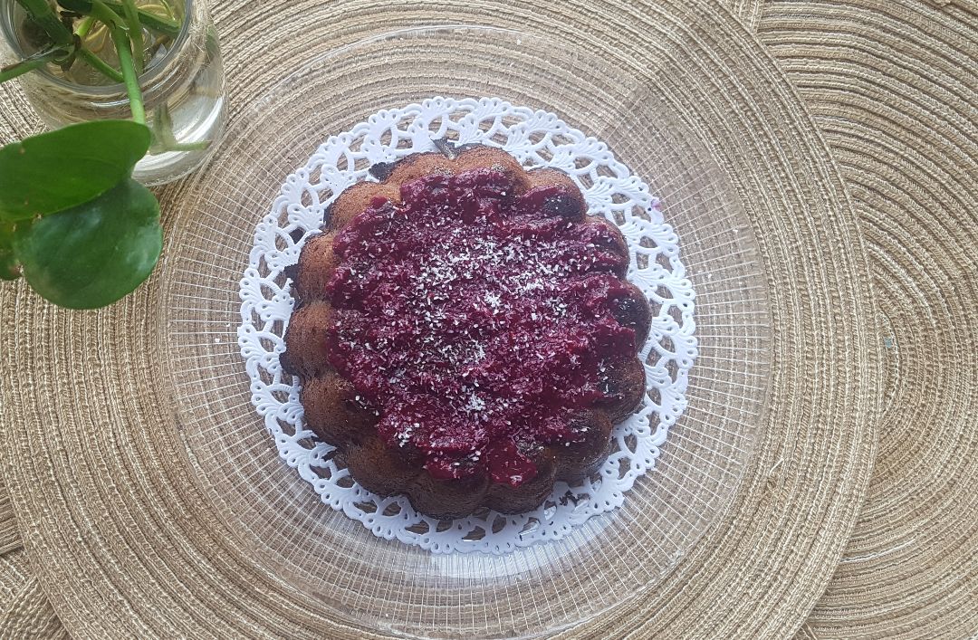 Tarta de avena, chocolate y trutos rojos Tarta de avena, chocolate y trutos rojos