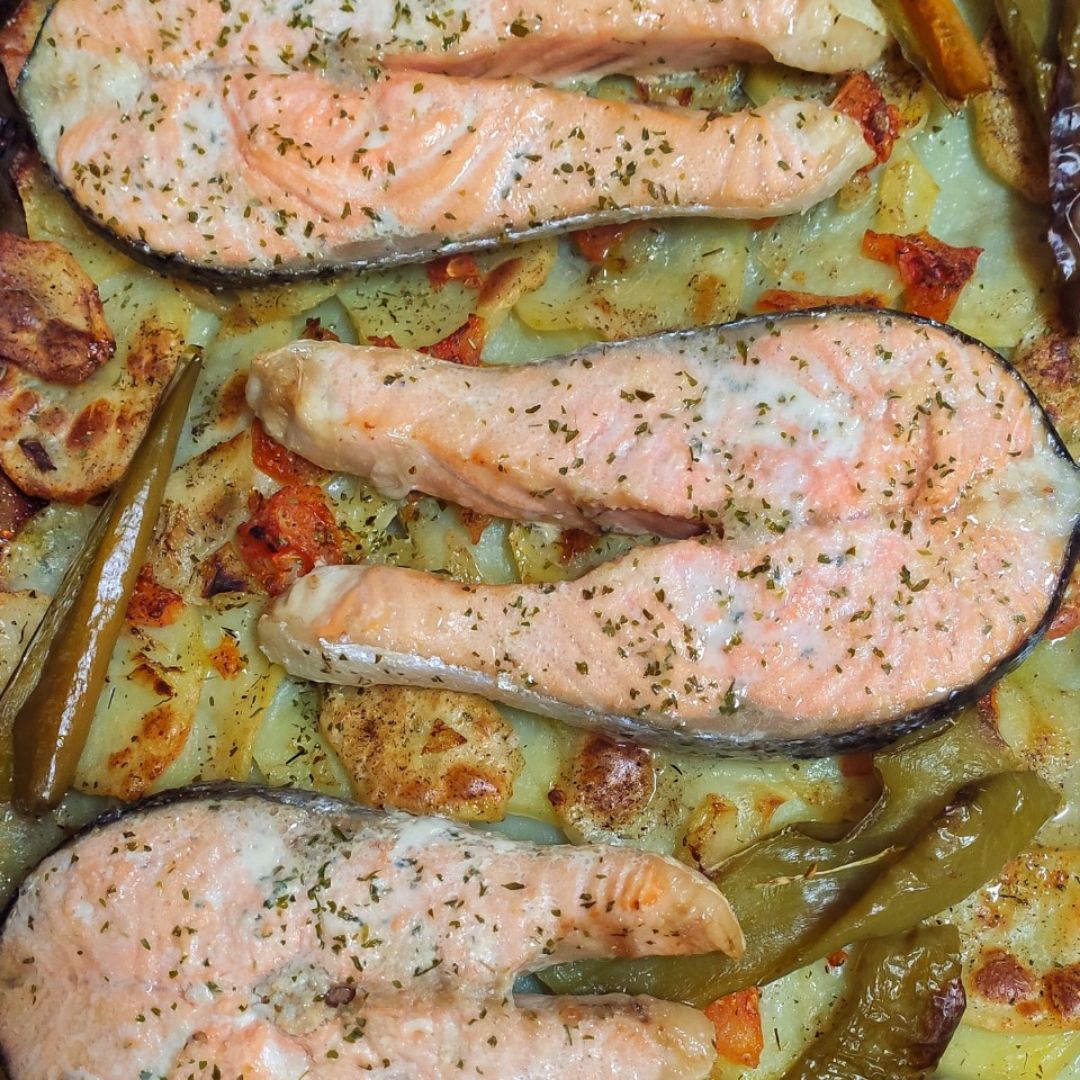 Salmón encamado con patatas panaderas 🐟 Salmón encamado con patatas panaderas 🐟