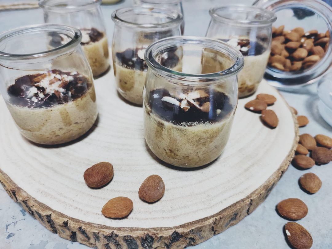 Mousse de ciruelas con ganache de café Mousse de ciruelas con ganache de café
