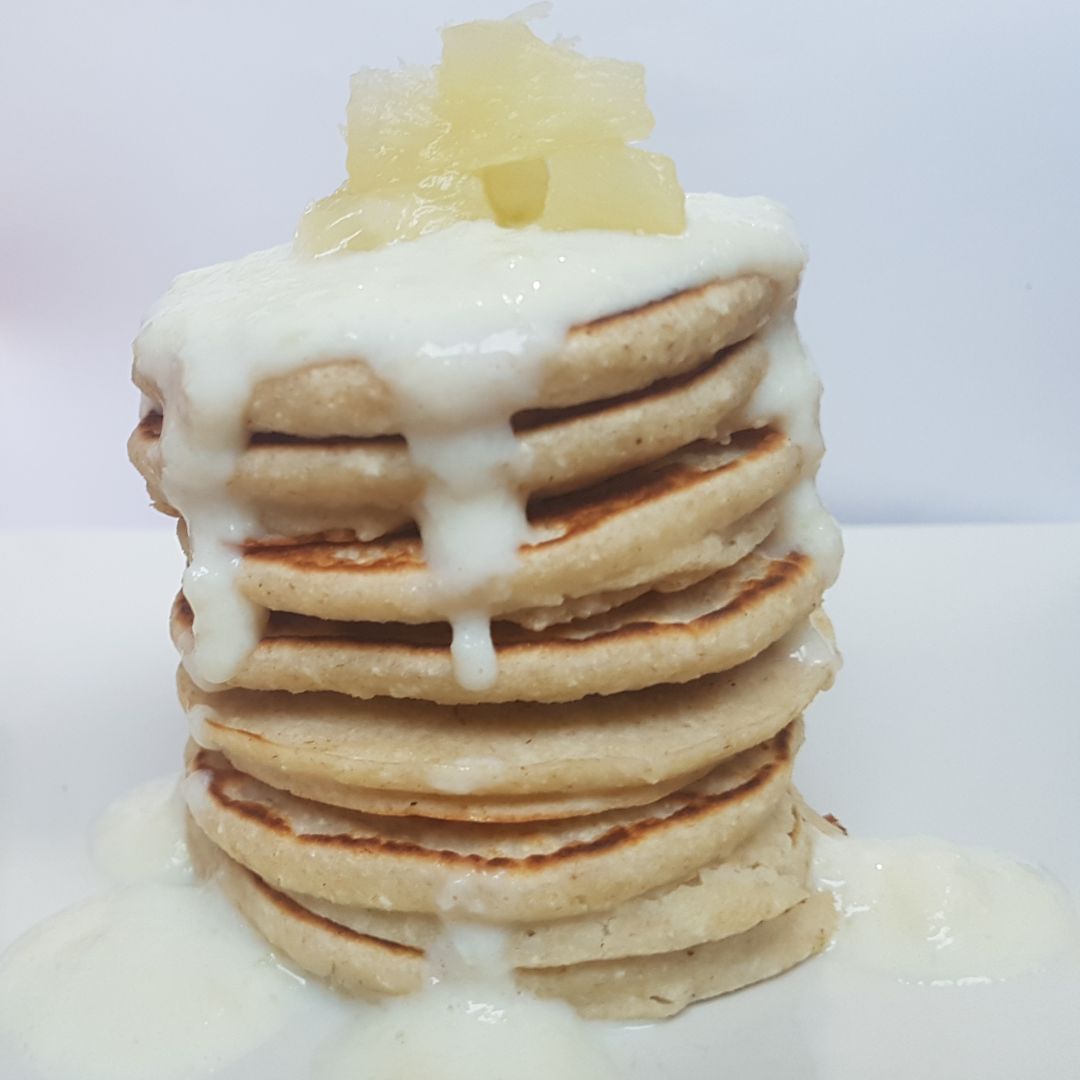 MINI TORTITAS DE COCO CON SALSA DE PIÑA 🍍