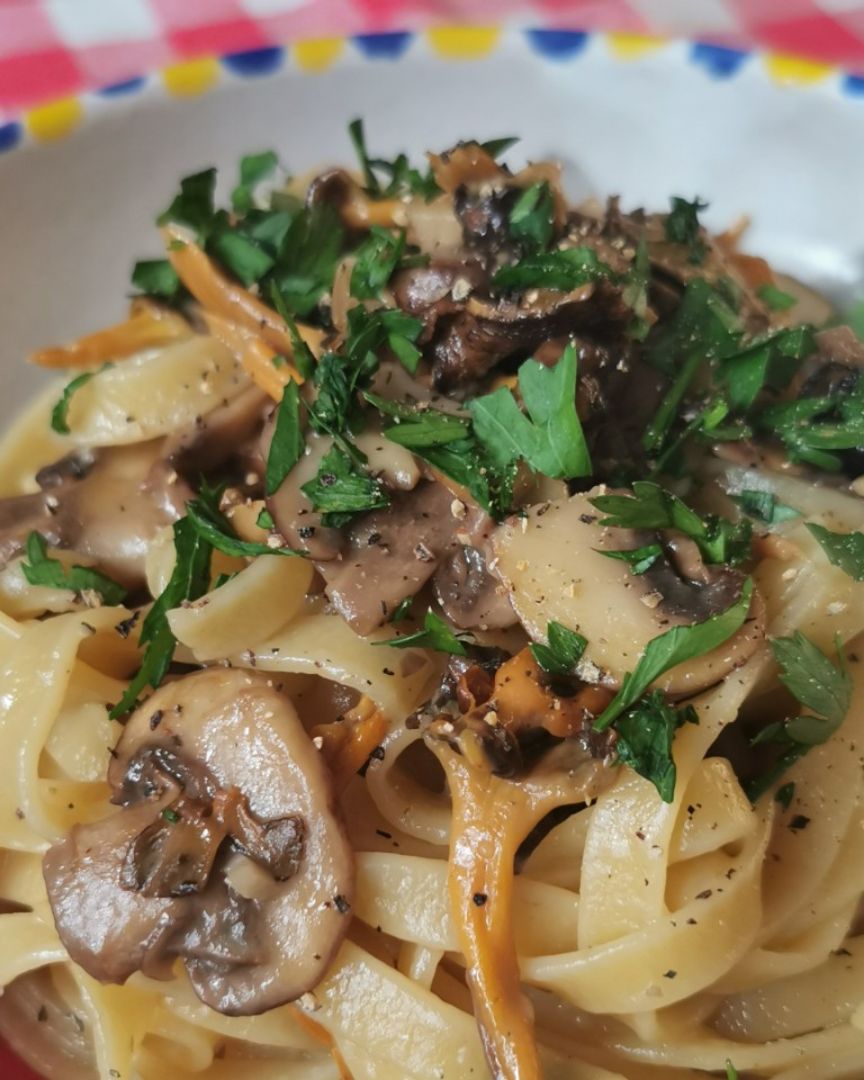 Tagliatelle con misto di funghi autunnali Tagliatelle con misto di funghi autunnali
