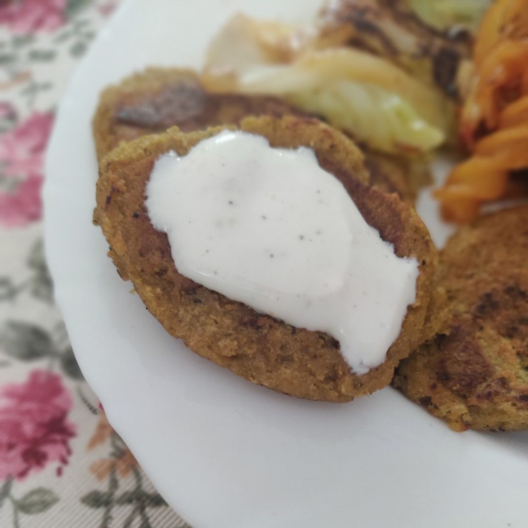 Falafel con salsa de yogur Falafel con salsa de yogur