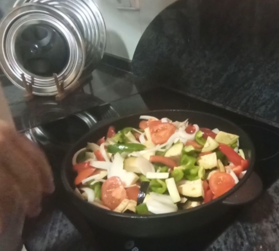Pisto de verduras y huevos poché Paso 0