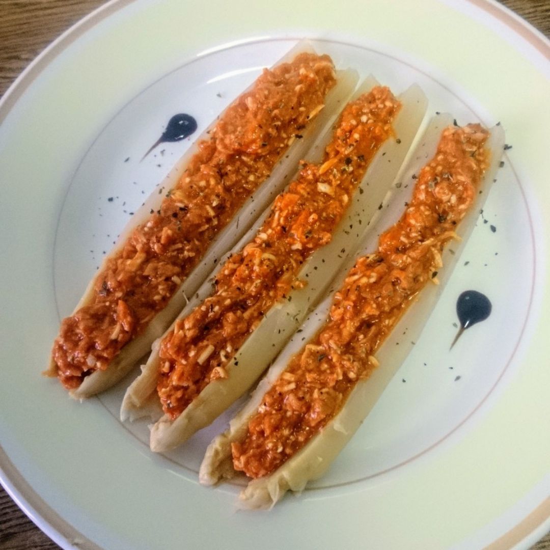 Espárragos rellenos de atun y huevo Espárragos rellenos de atun y huevo