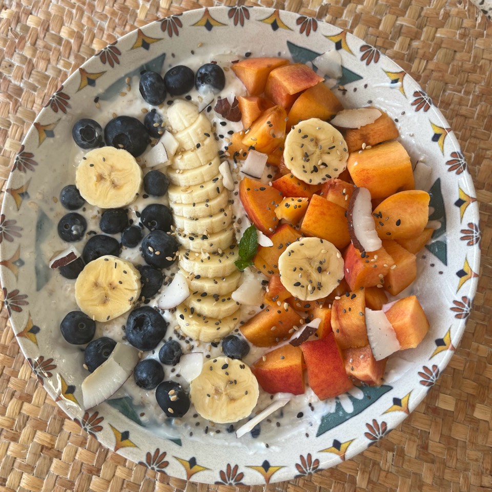 Bowl de yogurt,avena y frutas Bowl de yogurt,avena y frutas