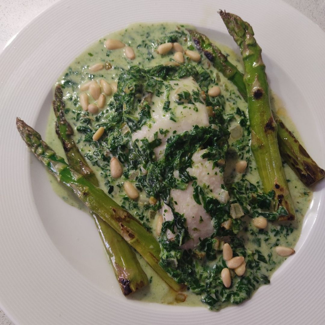 Merluza con salsa de espinacas Merluza con salsa de espinacas
