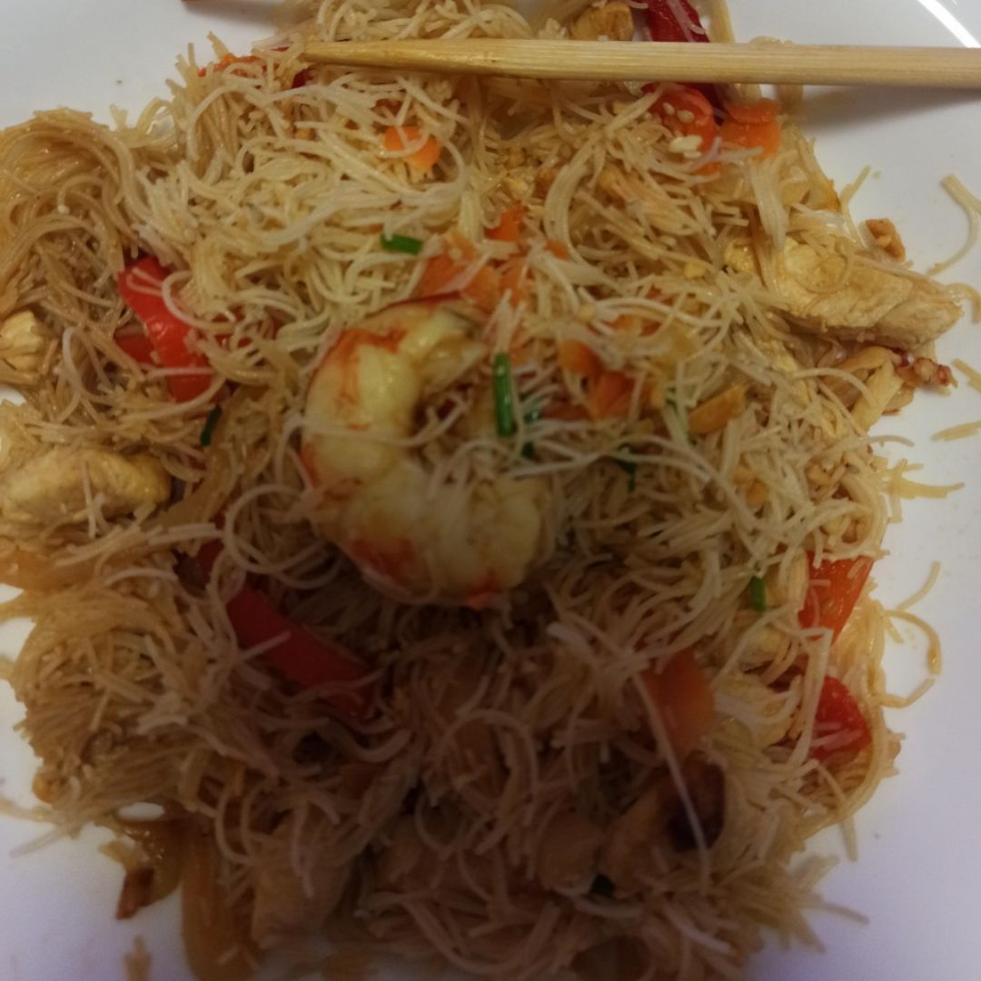 Nooddles de arroz con verduras, gambas y pollo Paso 4 Nooddles de arroz con verduras, gambas y pollo Paso 4