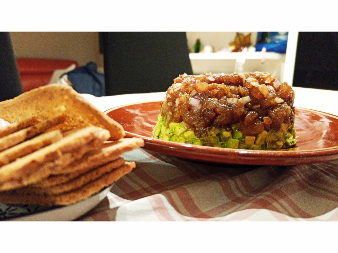 Tártar de bonito con aguacate Tártar de bonito con aguacate