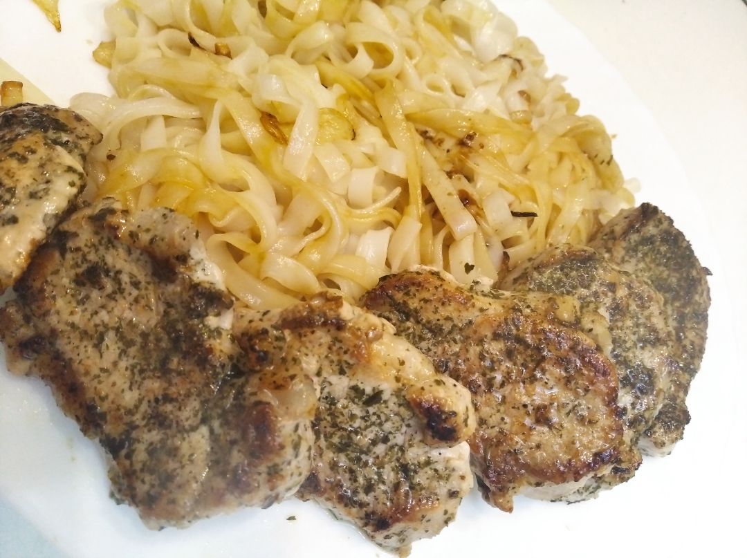 Solomillo de cerdo con noodles de arroz