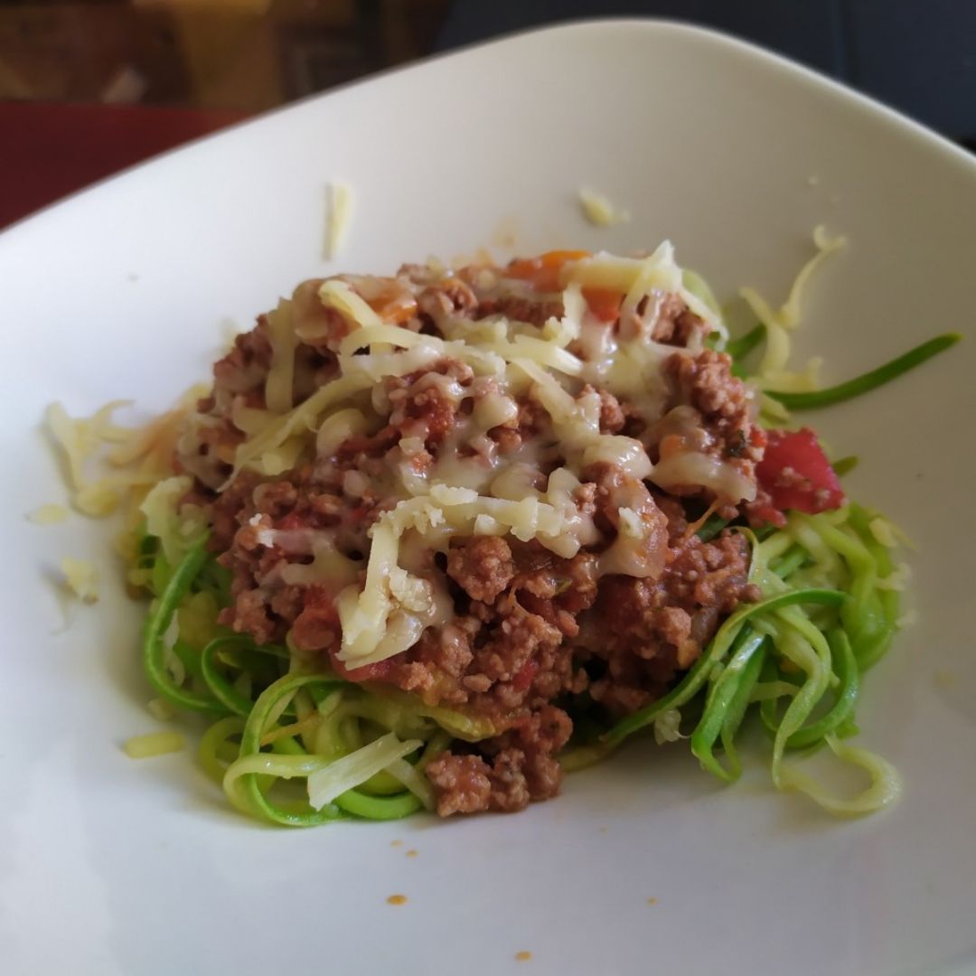 Espaguetis de calabacín con boloñesa Espaguetis de calabacín con boloñesa