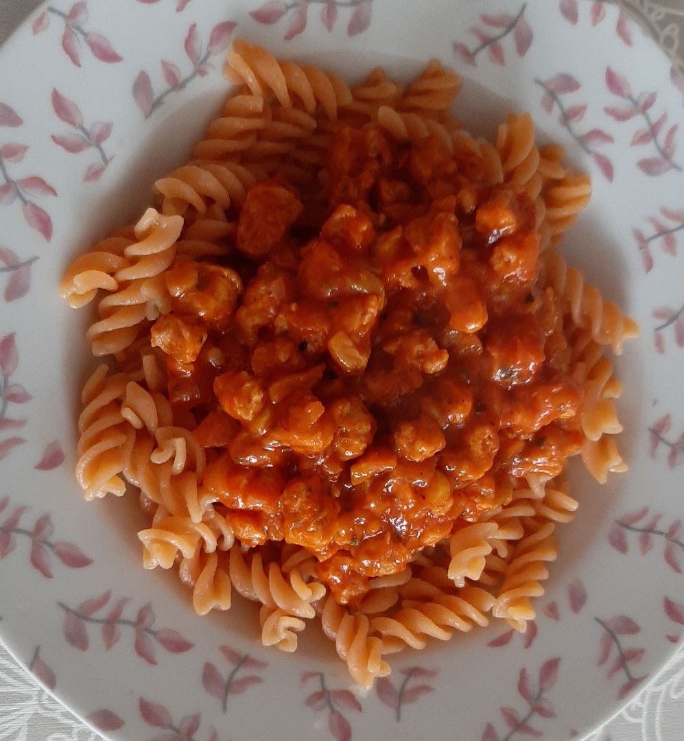 Pasta de lentejas con "salsa boloñesa" de soja texturizada