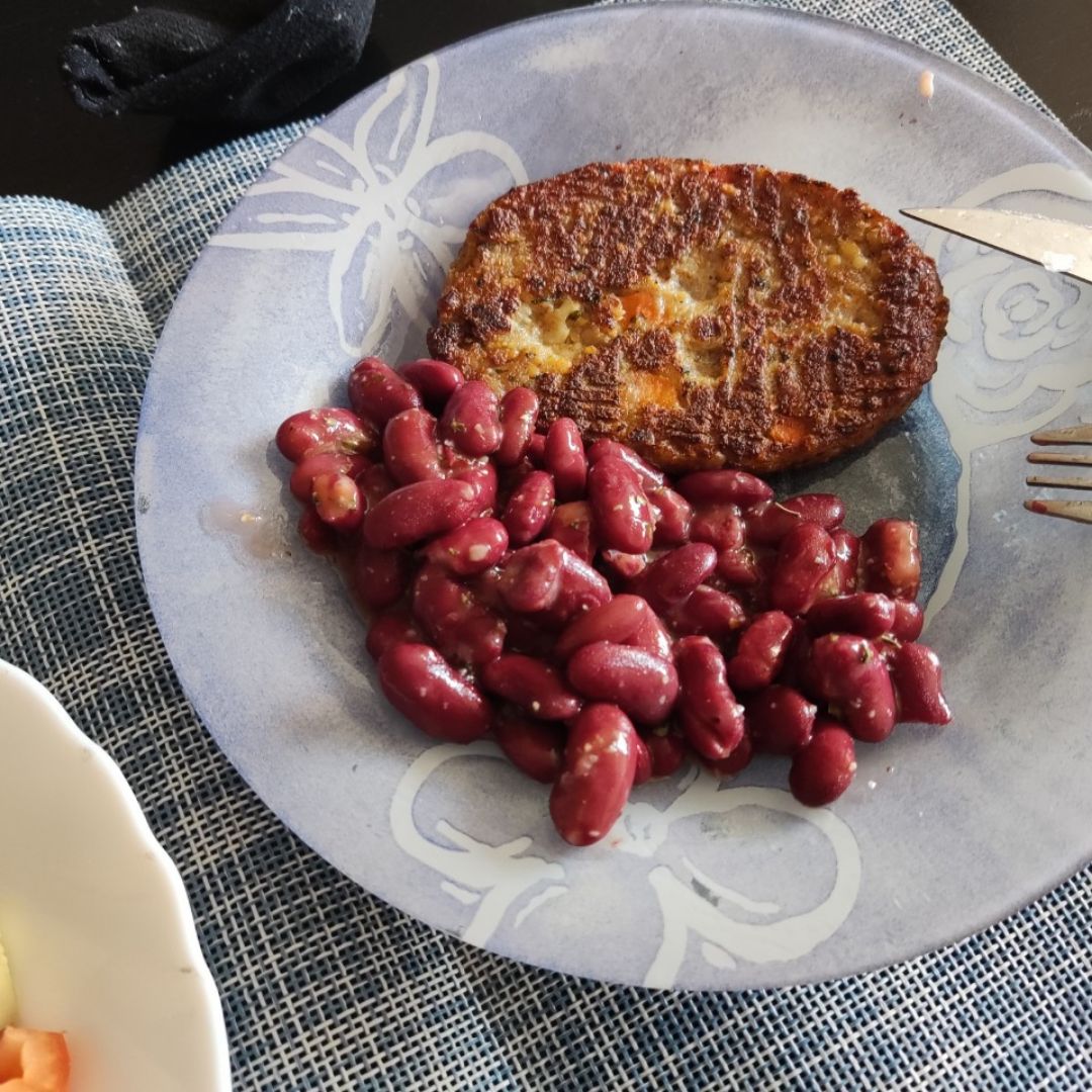 Hamburguesa vegana con judías pintas