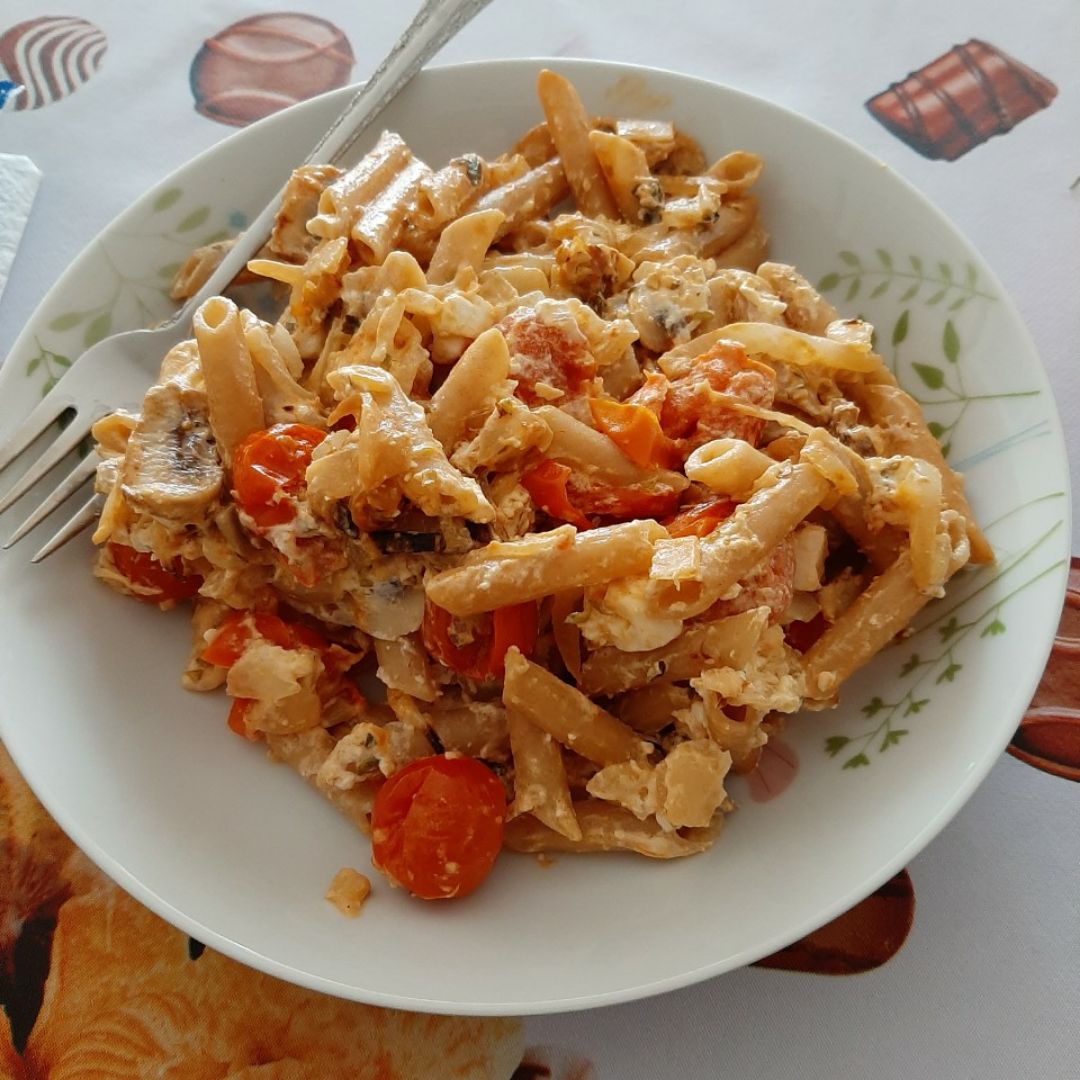 Macarrones con queso feta 