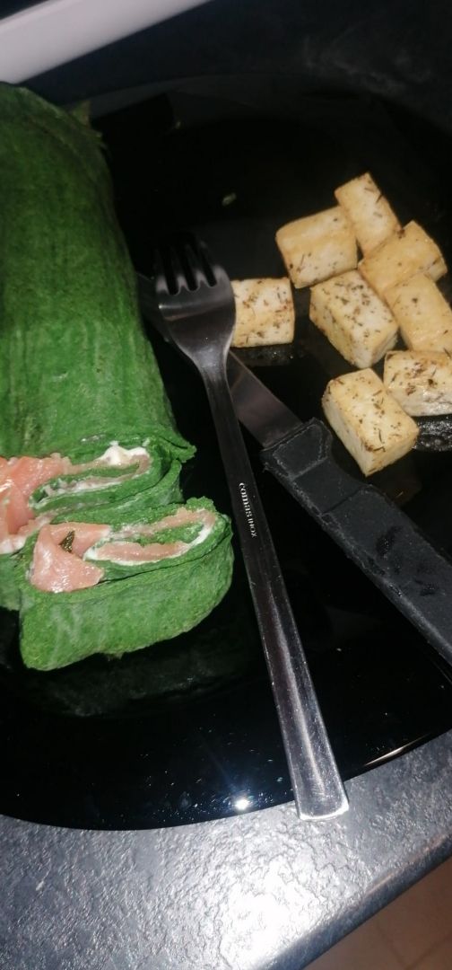 Rollito de espinacas con salmon ahumado y philadelphia 