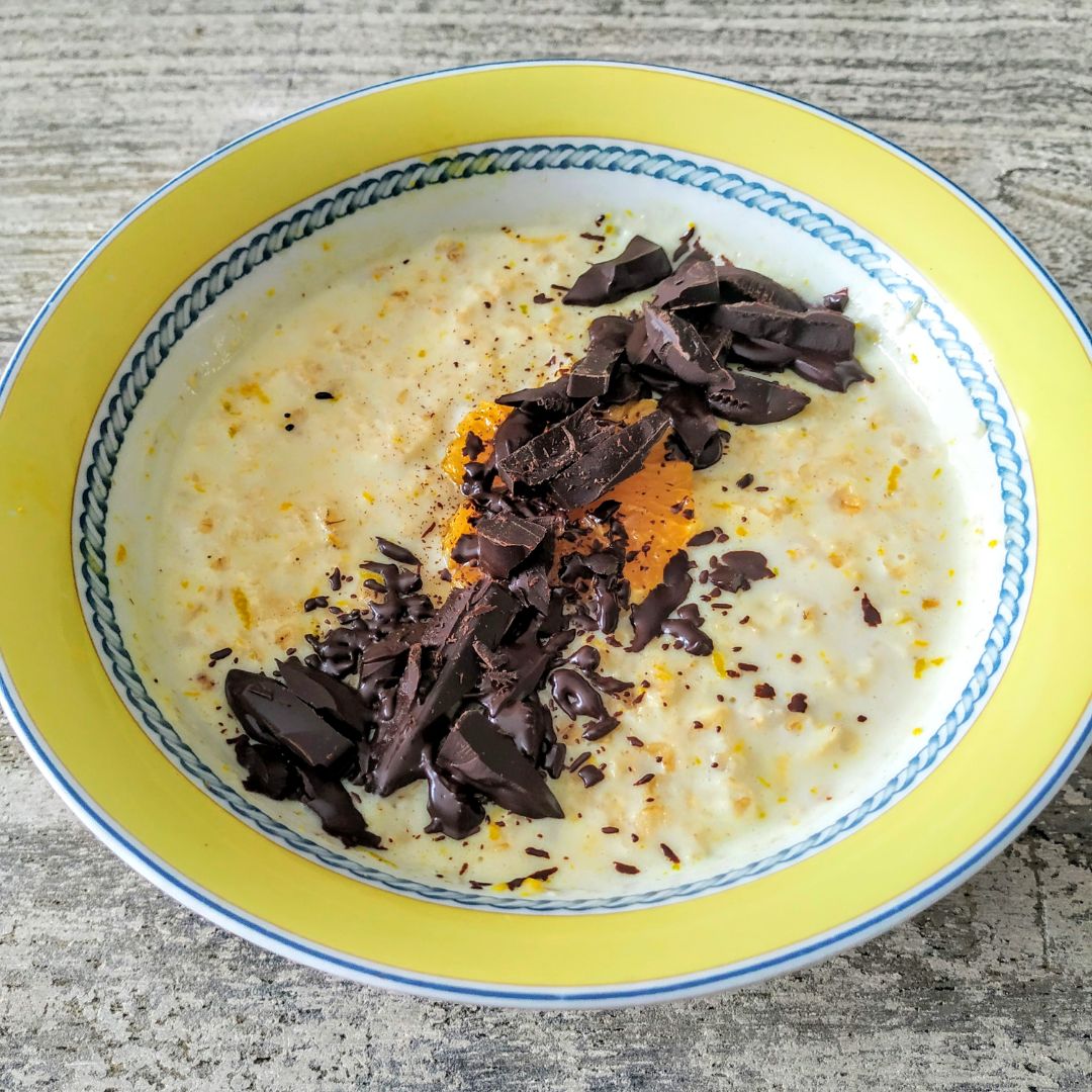 Gachas de avena con naranja y chocolate