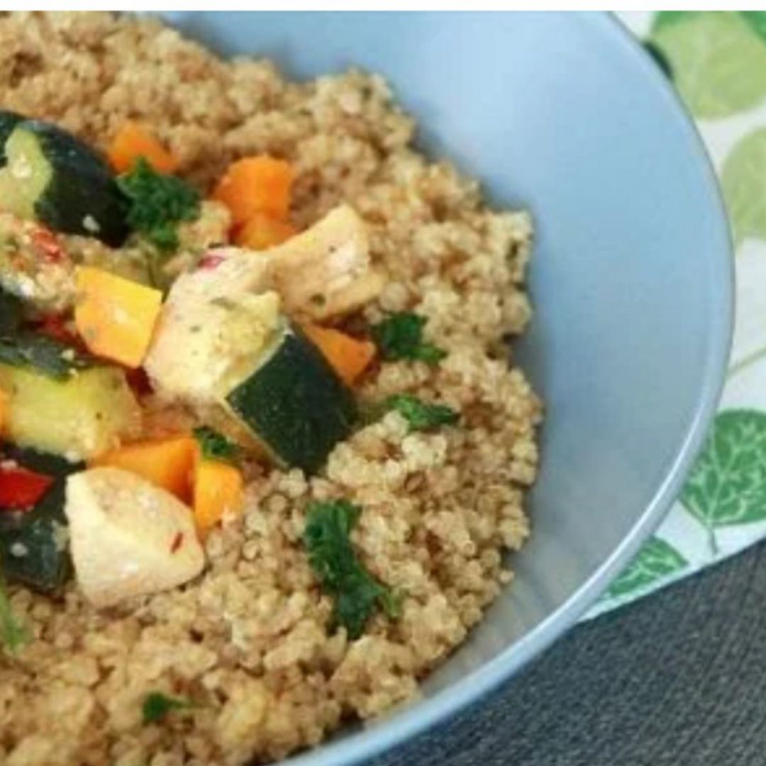 Quinoa con verduras y pollo Quinoa con verduras y pollo
