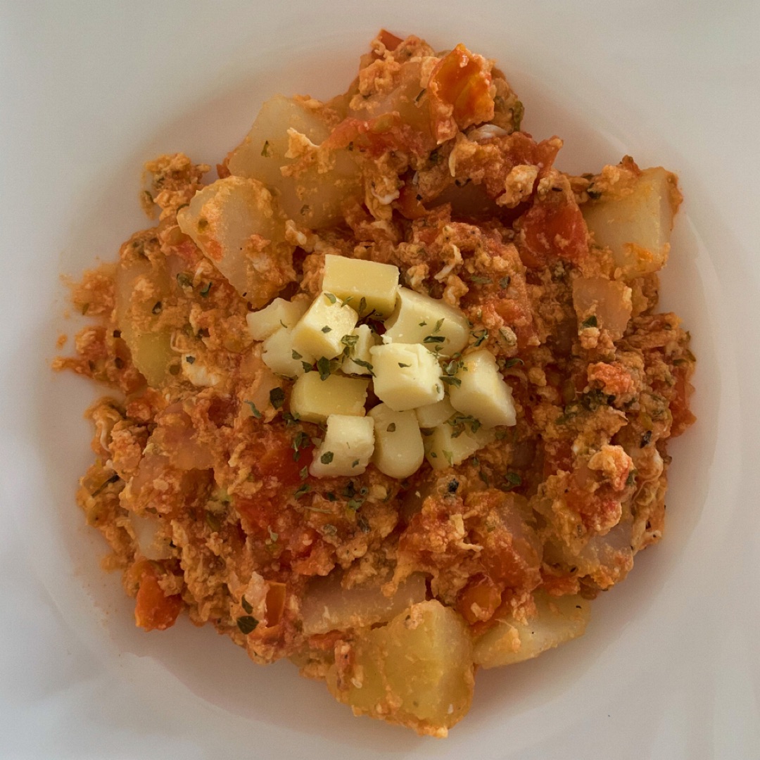 Papas con tomate y huevo 