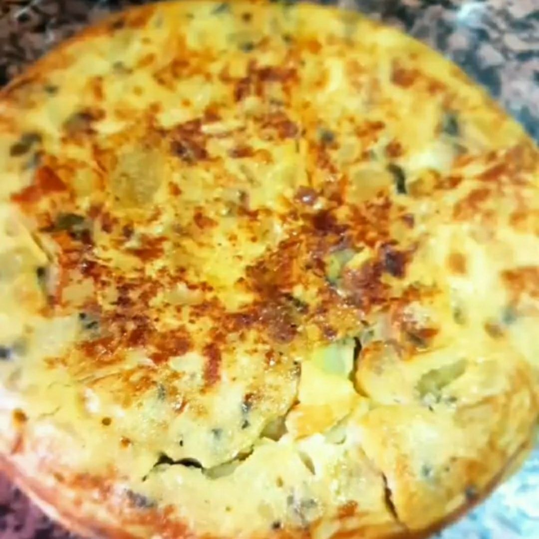 Tortilla de patatas con ajo y hierbabuena Tortilla de patatas con ajo y hierbabuena
