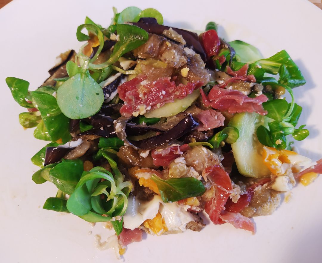 Crujiente de berenjena con huevo de codorniz y jamón Serrano Paso 1 Crujiente de berenjena con huevo de codorniz y jamón Serrano Paso 1