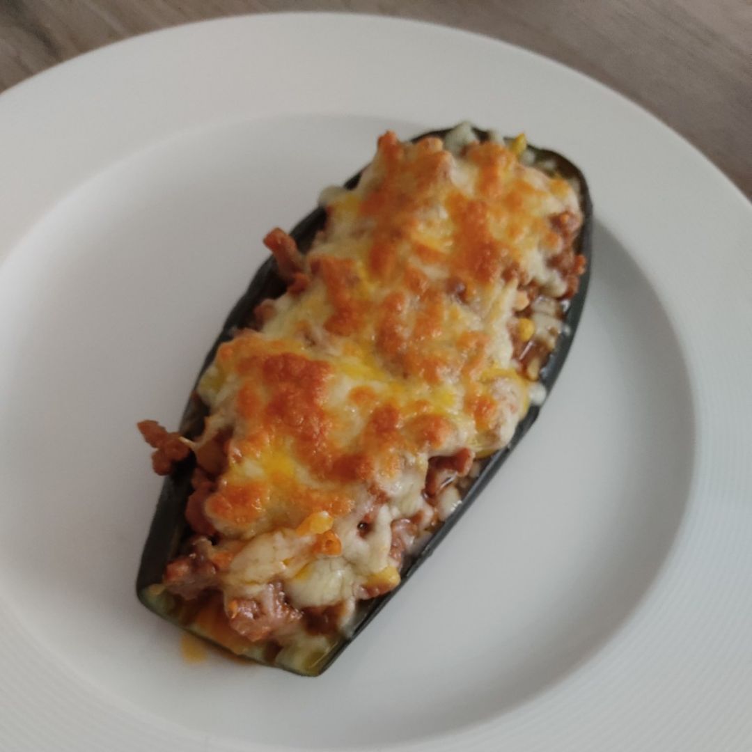 Berenjena rellena de carne Berenjena rellena de carne
