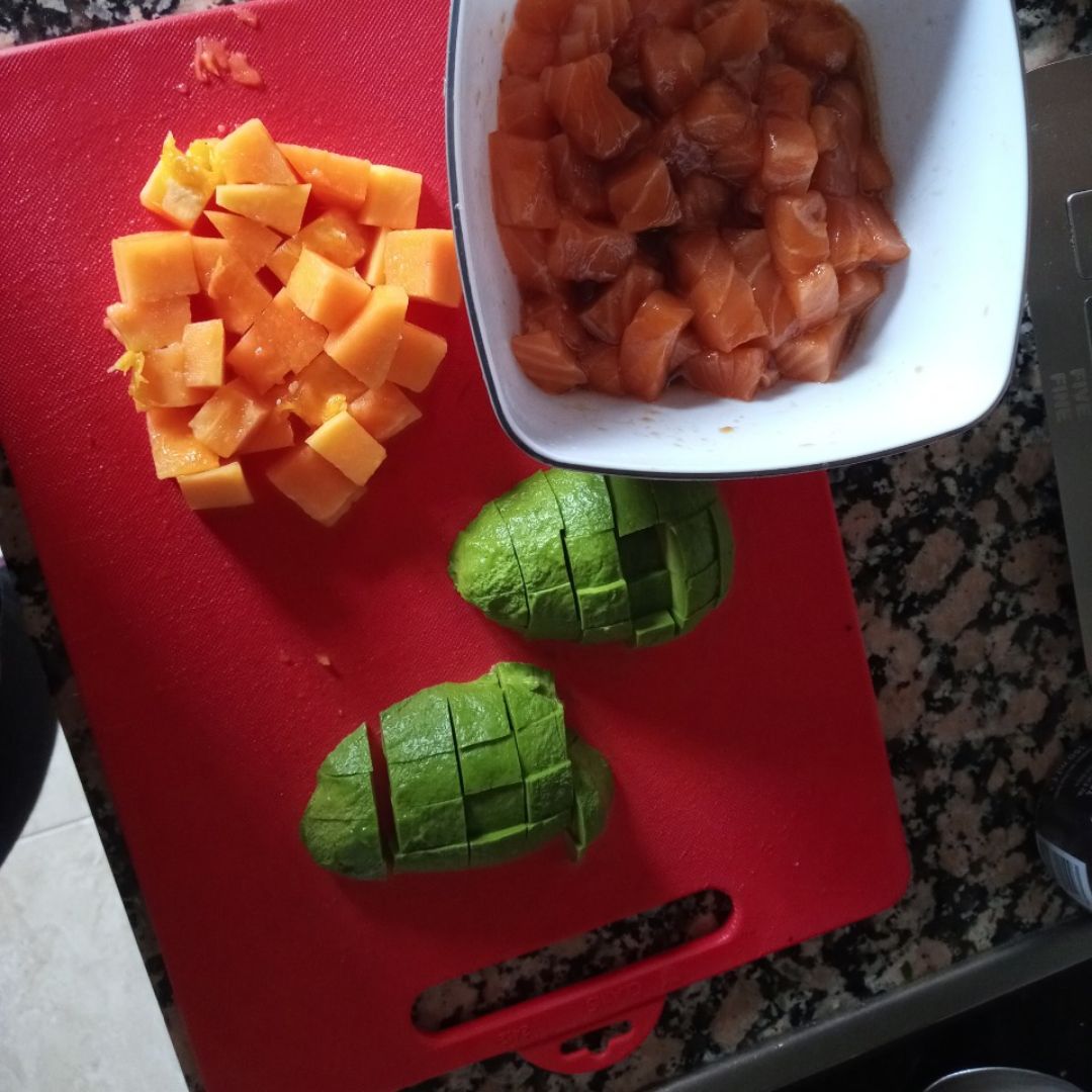 Tartar de salmón y papaya Paso 2 Tartar de salmón y papaya Paso 2