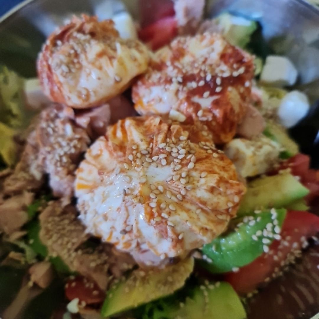 Ensalada con huevos escalfados