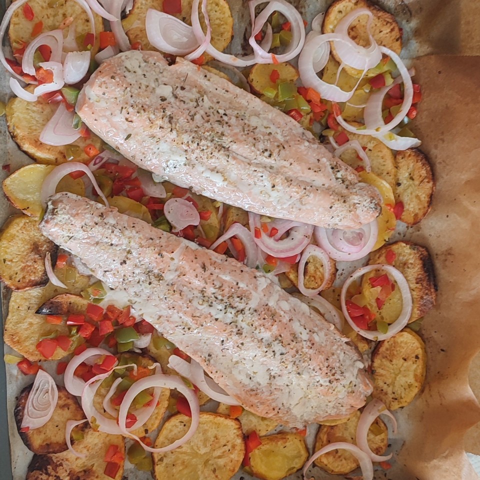 🍴🍴SALMÓN con patatas y verduras 🥔🫑🧅 al HORNO🍴🍴❗❗ Paso 3 🍴🍴SALMÓN con patatas y verduras 🥔🫑🧅 al HORNO🍴🍴❗❗ Paso 3