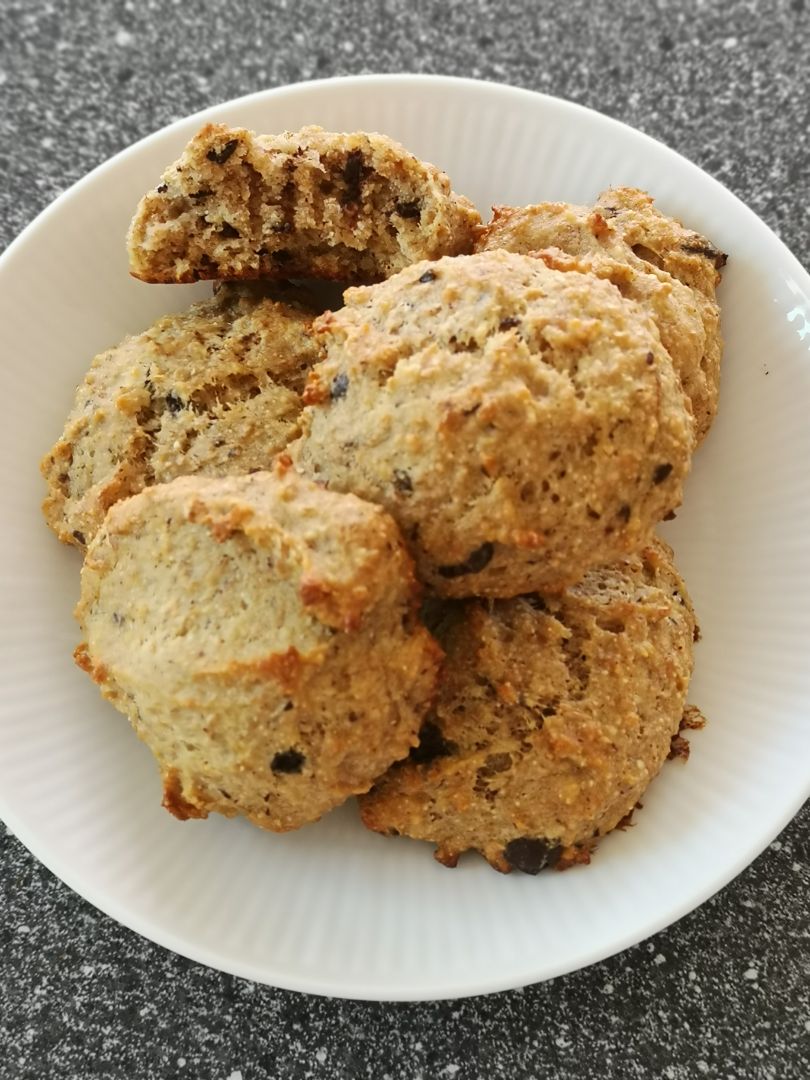 Bollitos de plátano y mantequilla de cacahuete