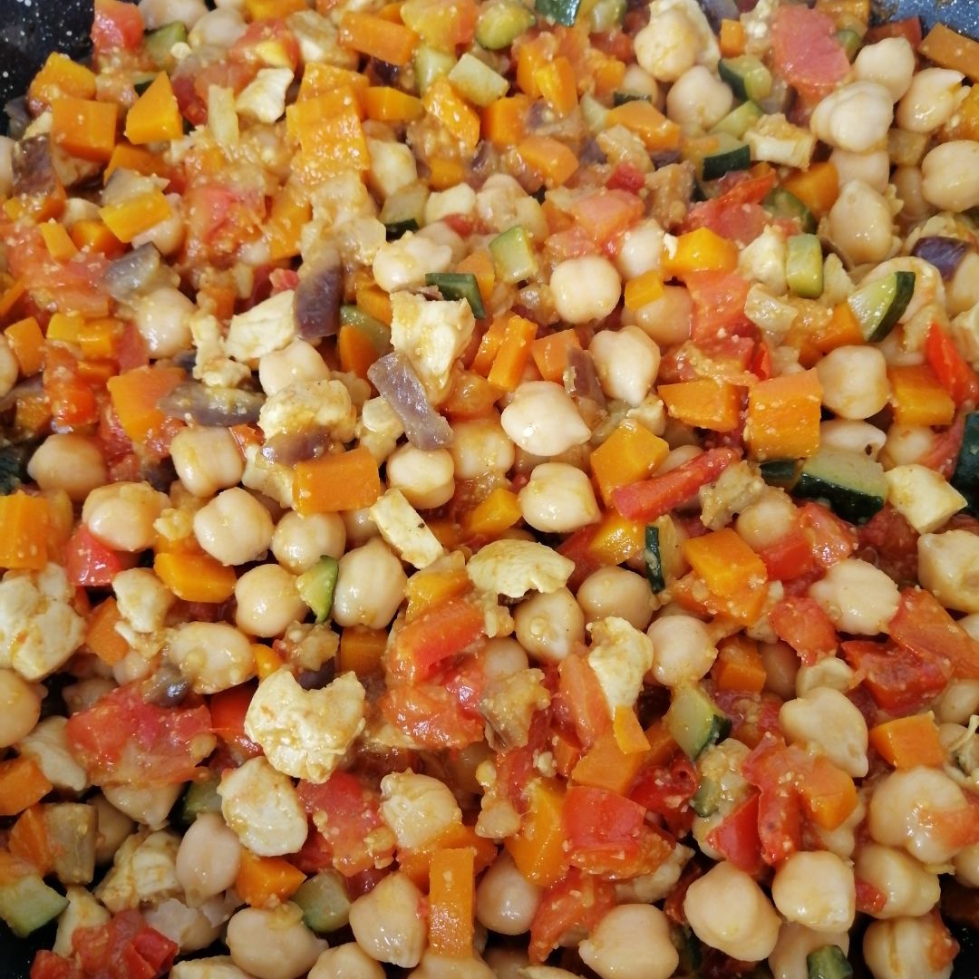 Garbanzos con pisto de pollo Garbanzos con pisto de pollo