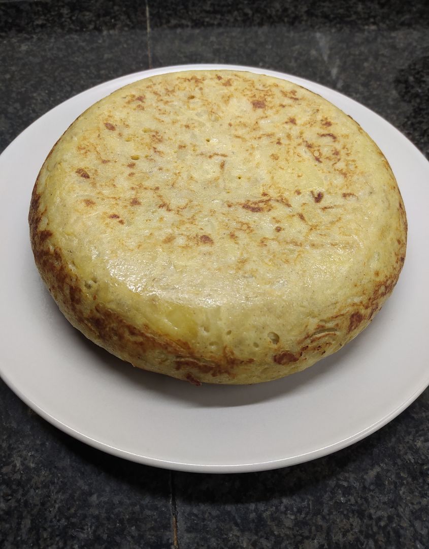 Tortilla de patata con cebolla caramelizada saludable 🥔