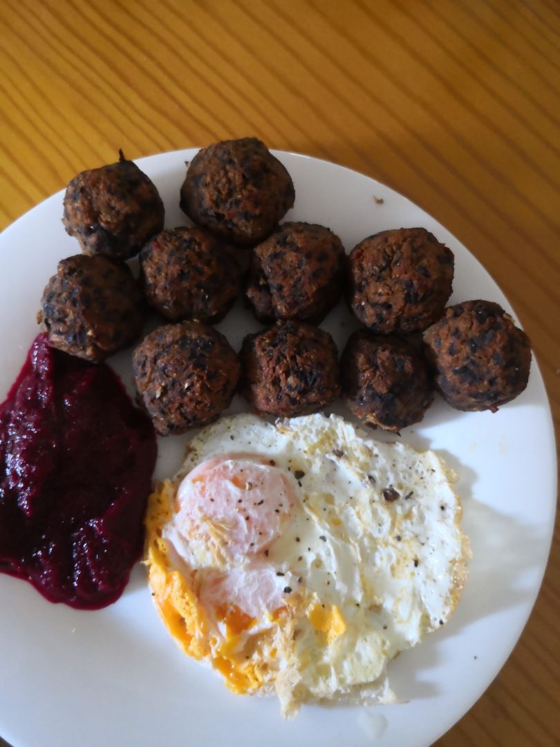 Albóndigas de berenjena, lentejas y soja texturizada Albóndigas de berenjena, lentejas y soja texturizada