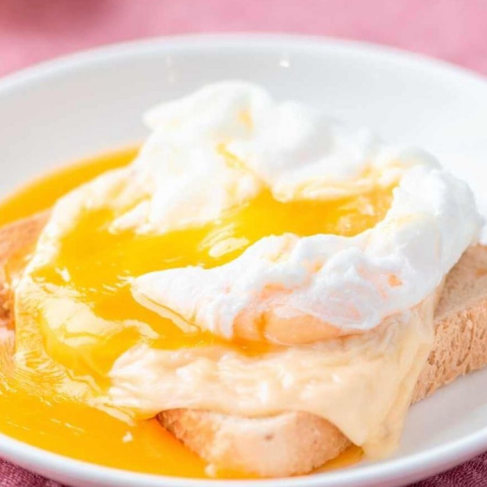 Pan con huevo estrellado 