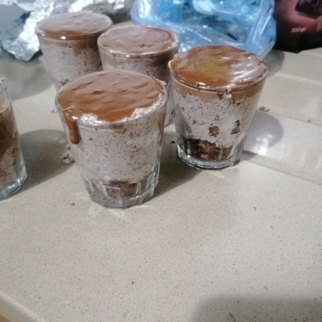 Vasitos de nata y chocolate Vasitos de nata y chocolate