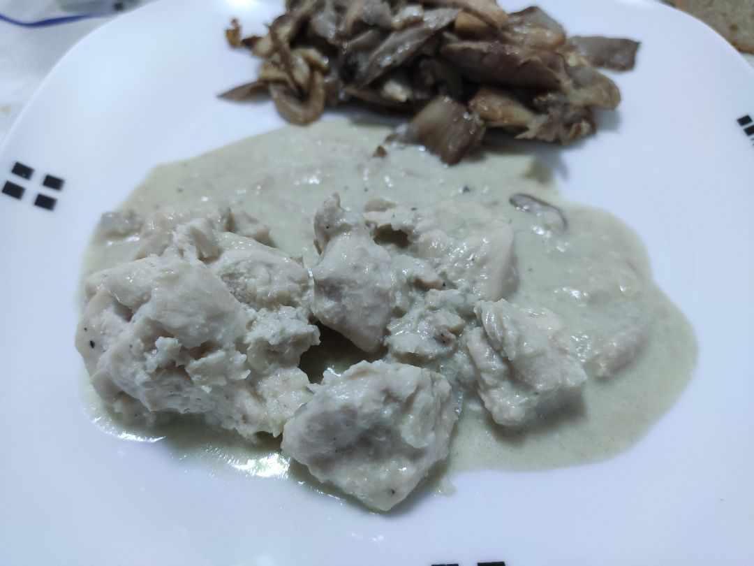 Pollo con salsa de queso azul Pollo con salsa de queso azul