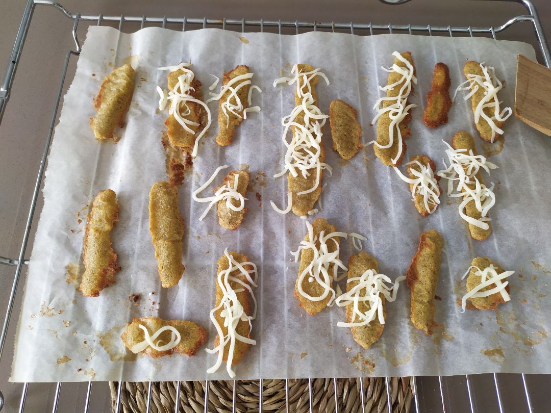 Palitos de queso sin harinas🥖🧀🥨 Paso 3 Palitos de queso sin harinas🥖🧀🥨 Paso 3