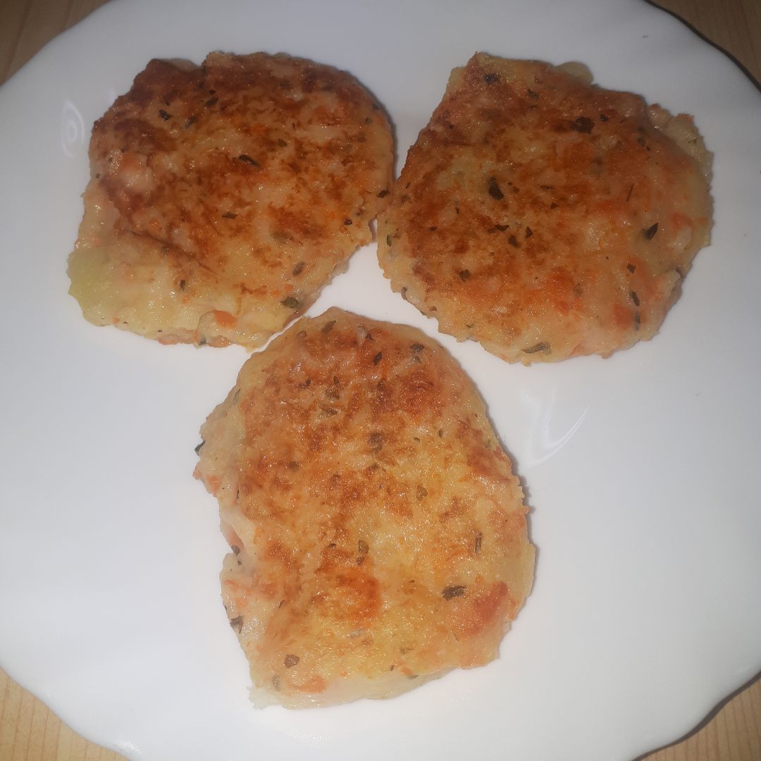 Tortitas de patata, zanahoria y queso Tortitas de patata, zanahoria y queso