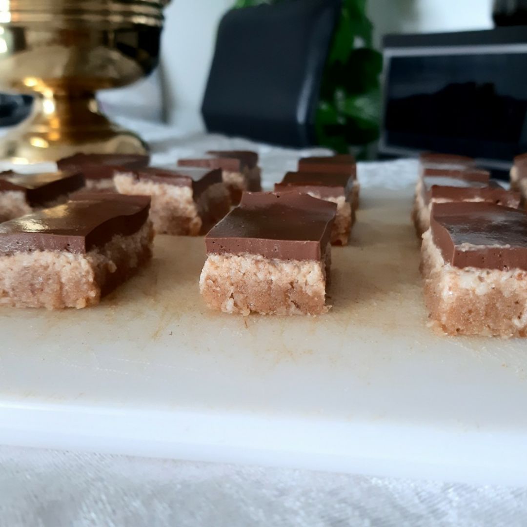 Barrita energética de dátil, almendra y cacao puro