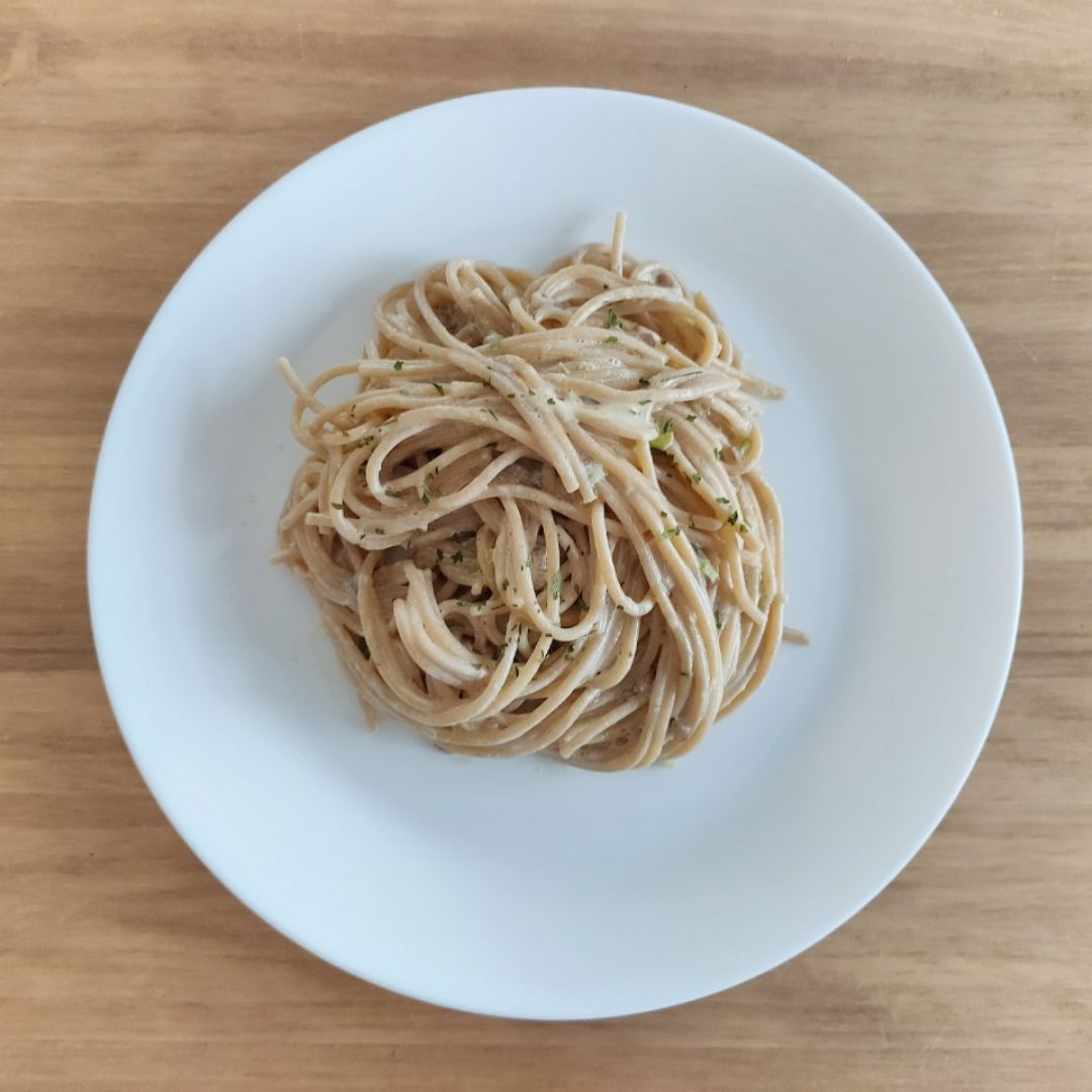 Espaguetis integrales con carbonara de champiñones 