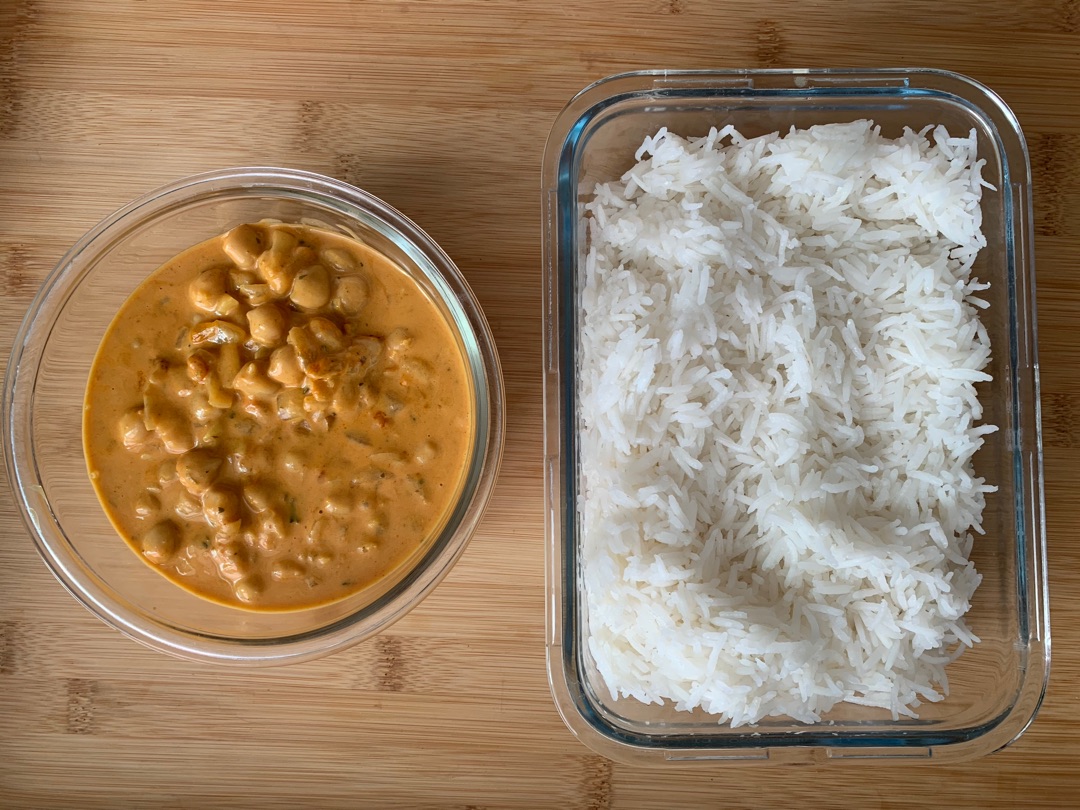 Curry de garbanzos y arroz basmati.Step 0