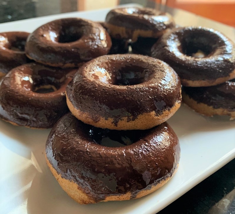 Donuts de chocolate y plátano Donuts de chocolate y plátano